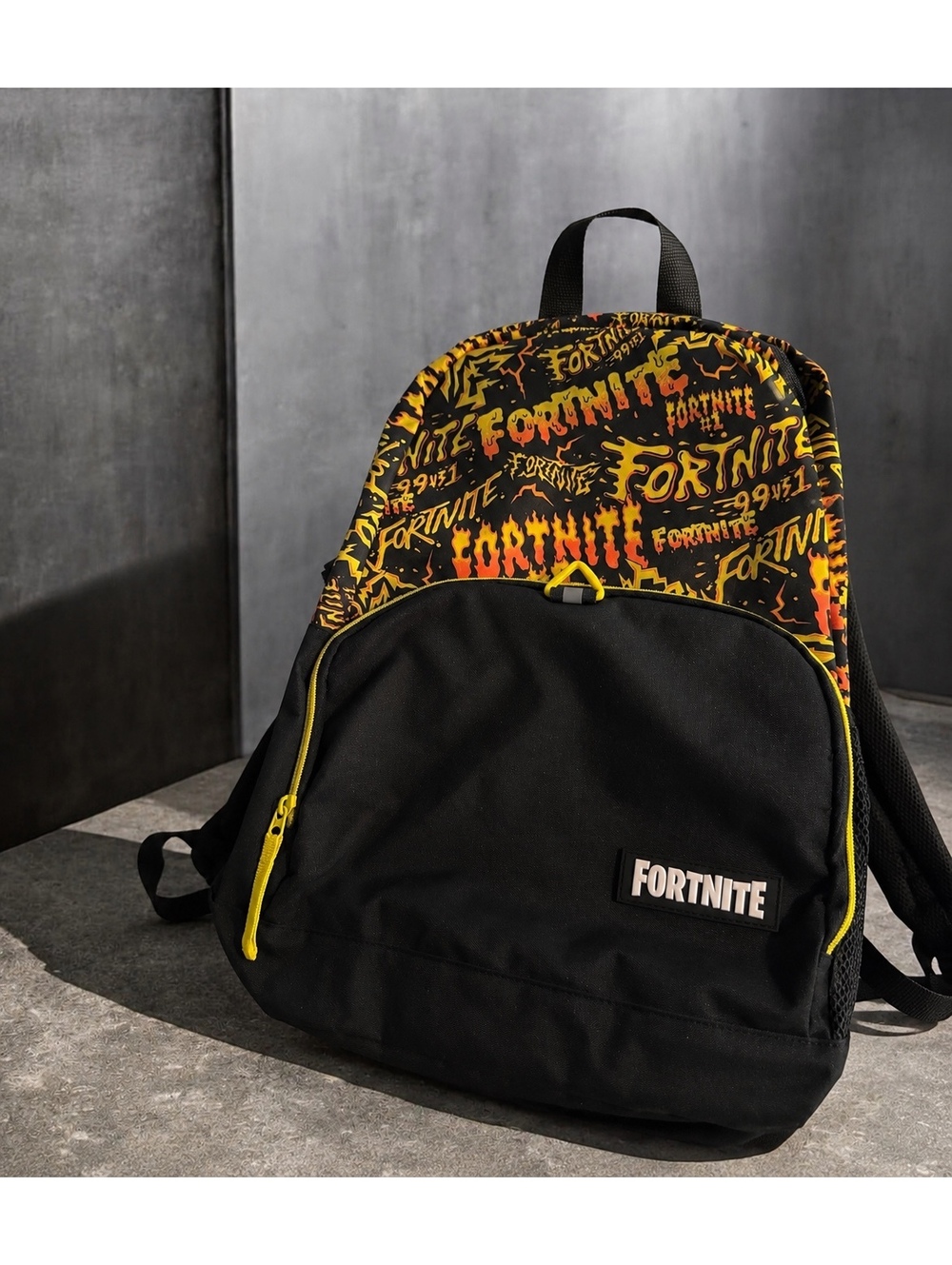 888 NWT Fortnite 18" Backpack w Laptop Sleeve and Comfort Padding A0000888